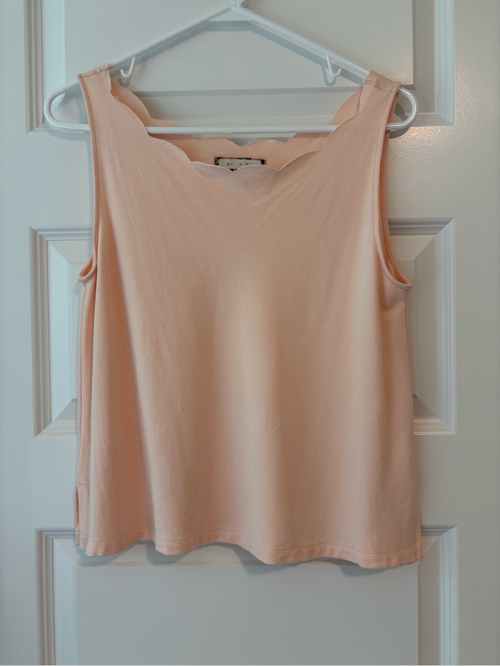 eri + ali Peach Scalloped Neck Tank Top Lightweight Sleeveless Blouse Size S - Picture 4 of 8